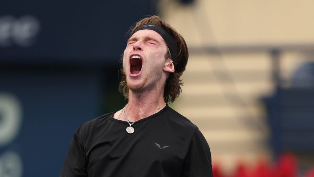 after-erasing-davidovich-fokina’s-five-match-points-in-a-spectacular-dubai-comeback,-andrei-rublev-lets-all-of-his-emotions-out