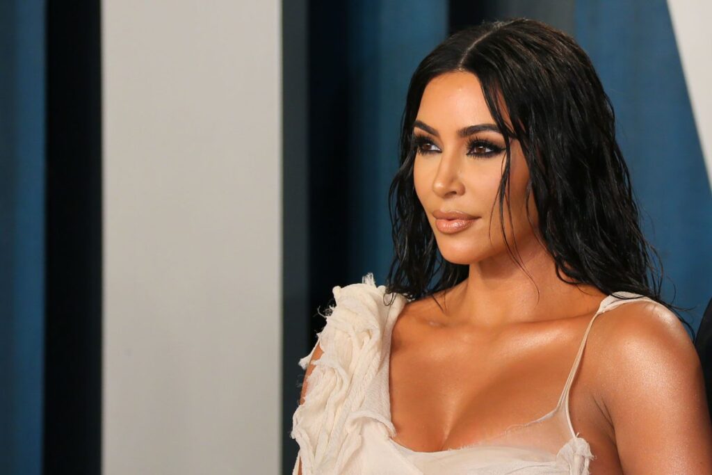 in-a-silver-two-piece-suit,-kim-kardashian-displays-her-toned-abs